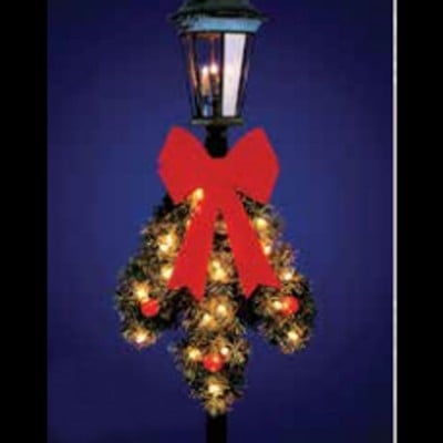 Spray with Bow Christmas Lamp Post