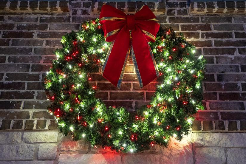 How to Store and Care for Outdoor Christmas Greenery: Garlands, Wreaths, Sprays